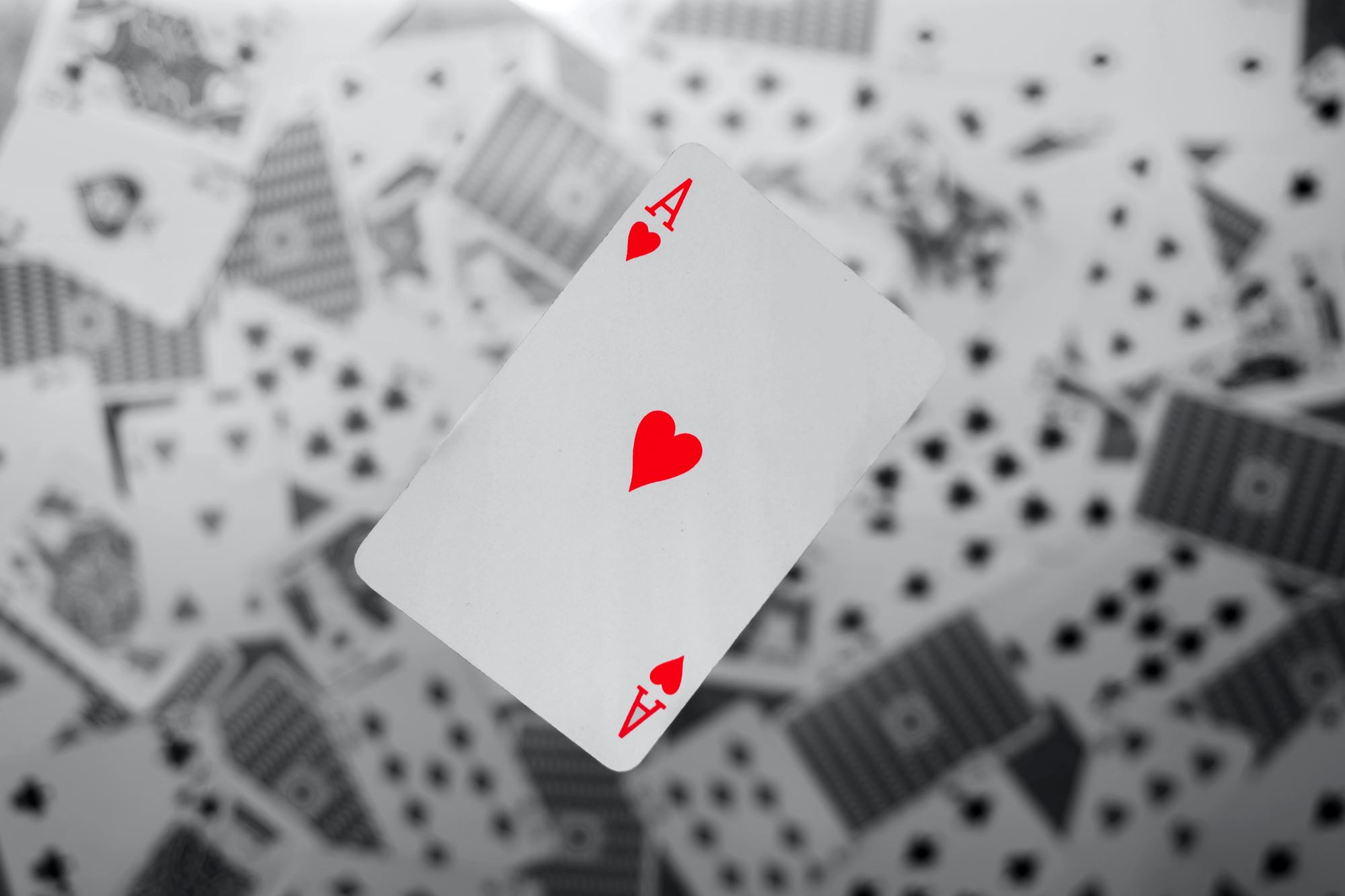 Which playing cards should I use for performing magic? - Blogs -  Maximillian Rendall